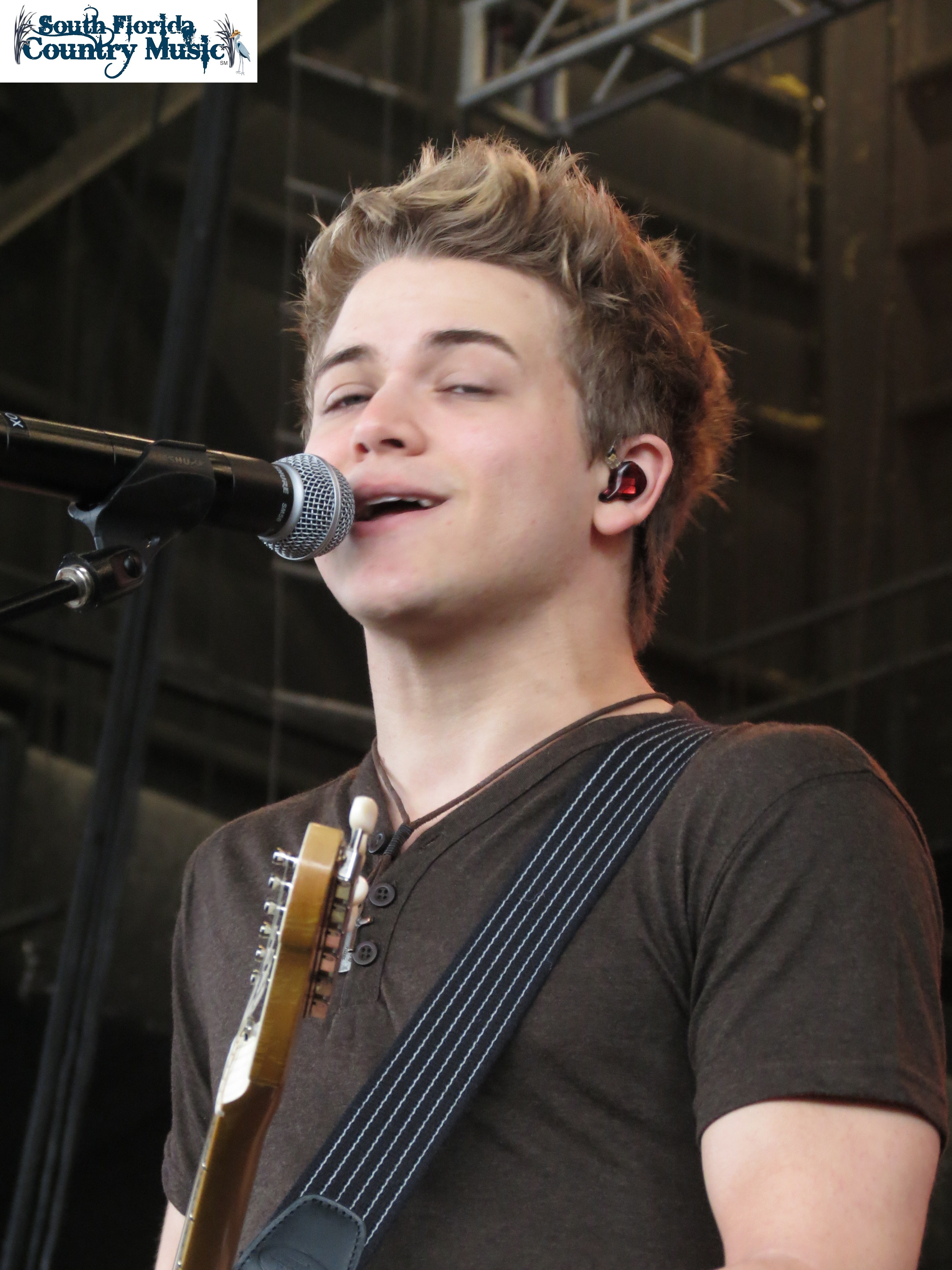 Video: Holiday Message From Hunter Hayes – Hometown Country Music